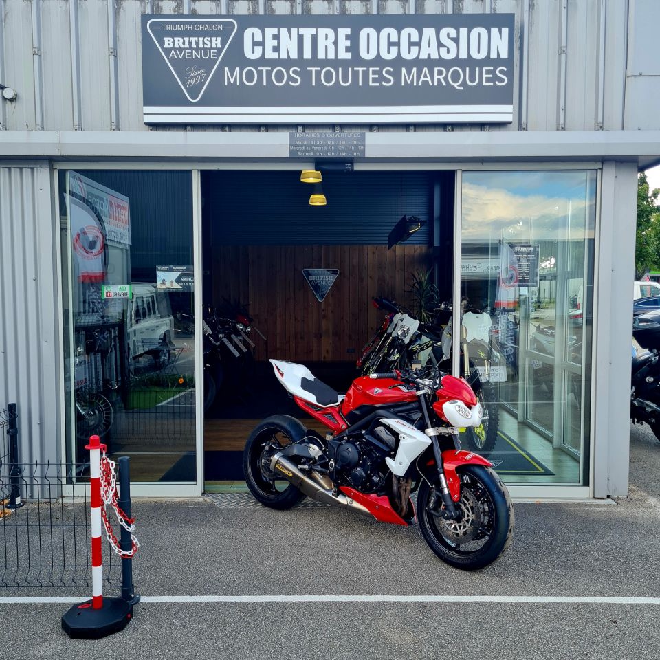 TRIUMPH STREET TRIPLE 675 R 4