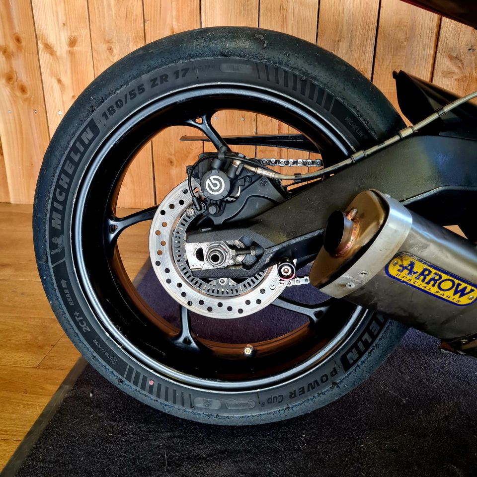 TRIUMPH STREET TRIPLE 675 R 4