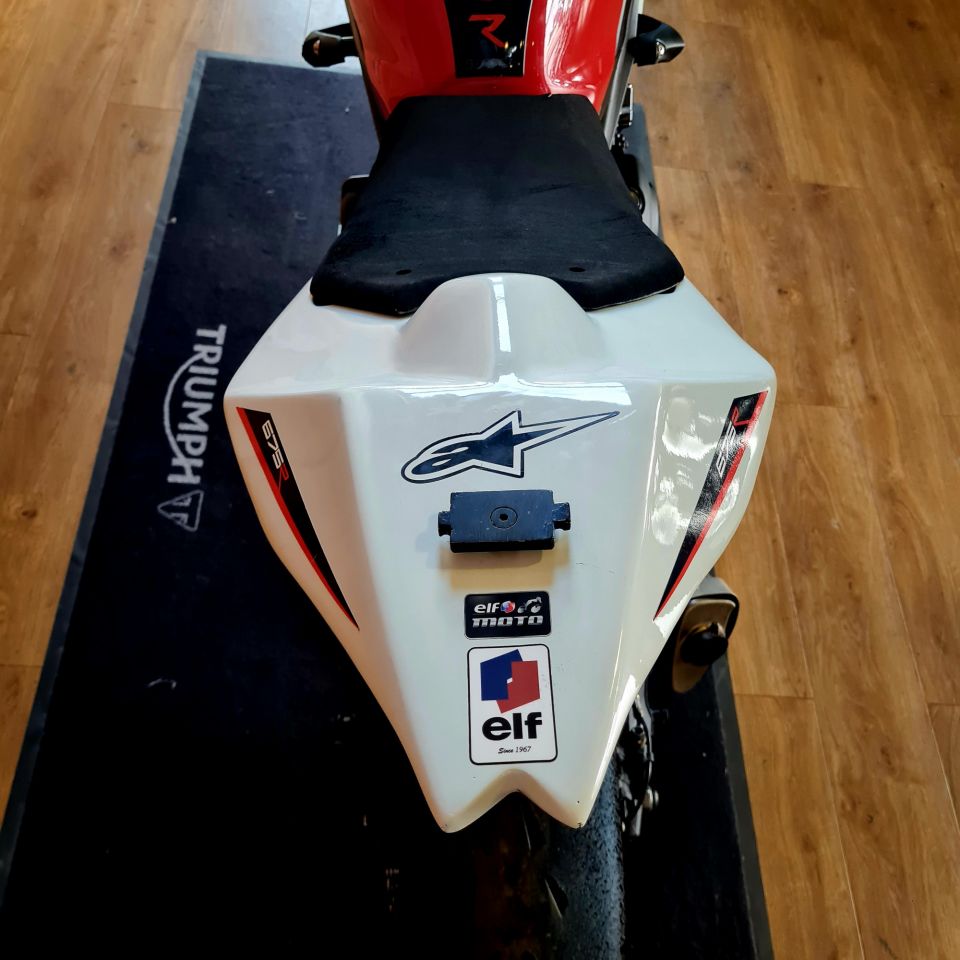 TRIUMPH STREET TRIPLE 675 R 4