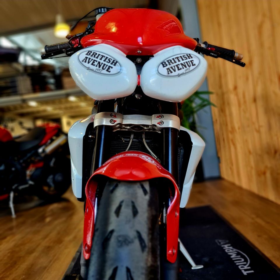 TRIUMPH STREET TRIPLE 675 R 4