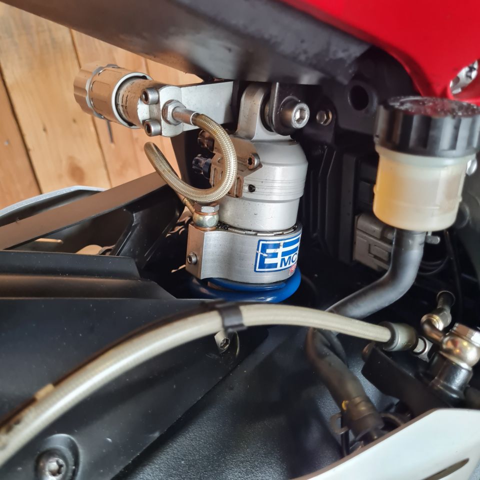 TRIUMPH STREET TRIPLE 675 R 4