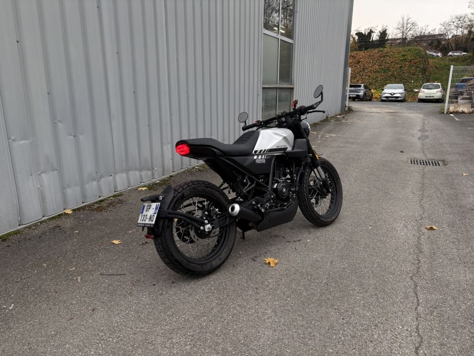 BRIXTON MOTORCYCLES CROSSFIRE LC 125 4