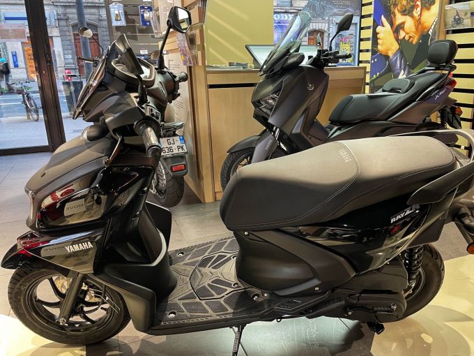 YAMAHA RayZR 125 4