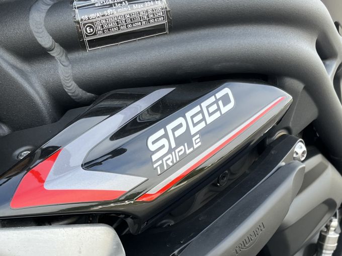 TRIUMPH SPEED TRIPLE 1200 RS 4