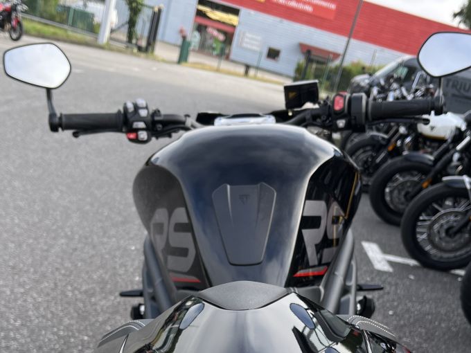 TRIUMPH SPEED TRIPLE 1200 RS 4