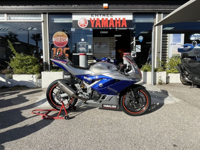 YAMAHA YZF-R3 4