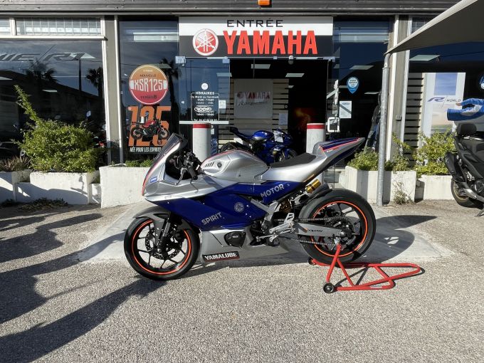 YAMAHA YZF-R3 4