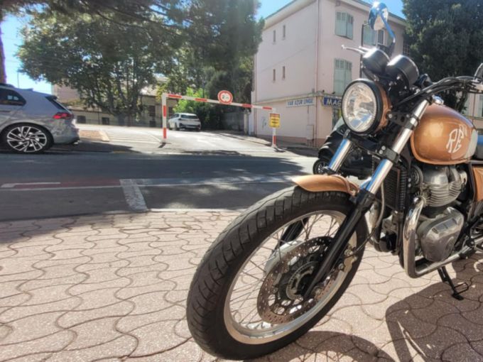 ROYAL ENFIELD INTERCEPTOR 4