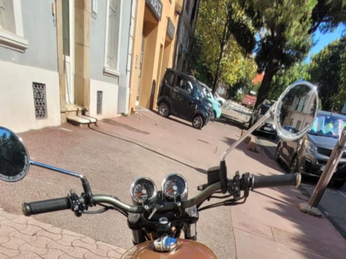 ROYAL ENFIELD INTERCEPTOR 4