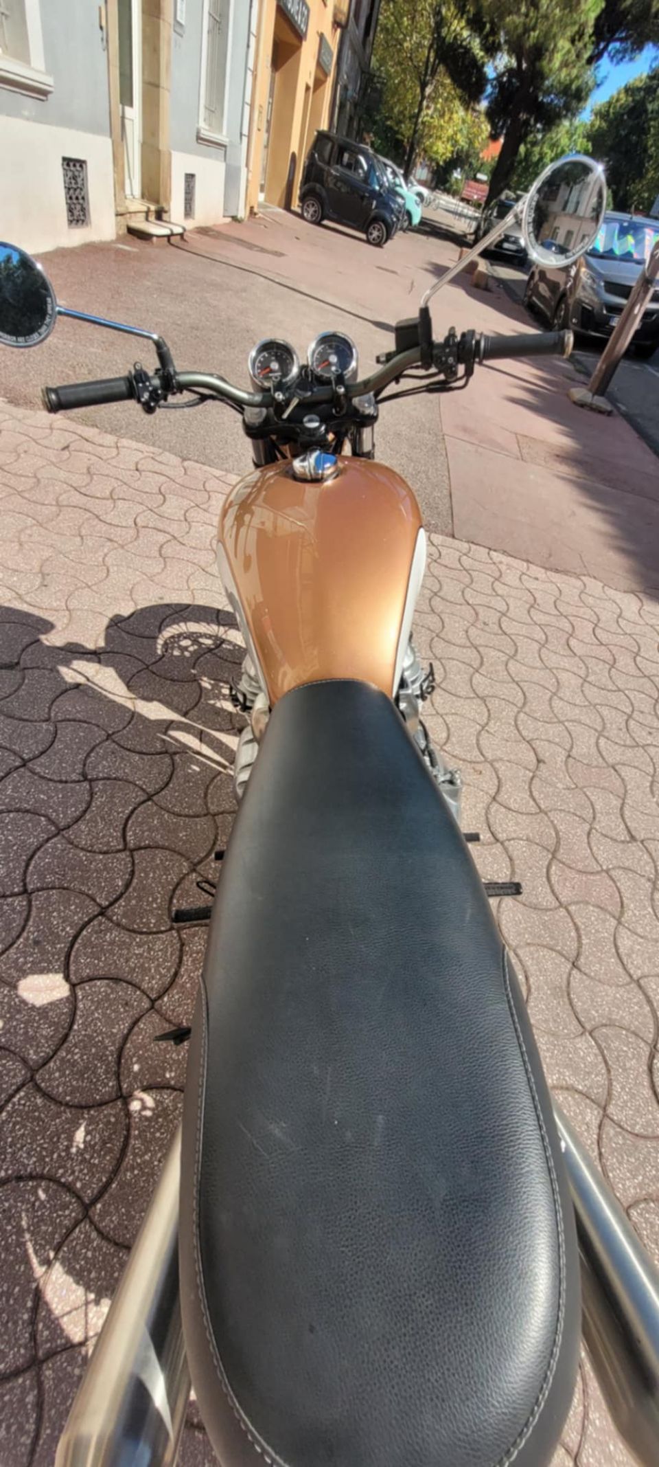 ROYAL ENFIELD INTERCEPTOR 4