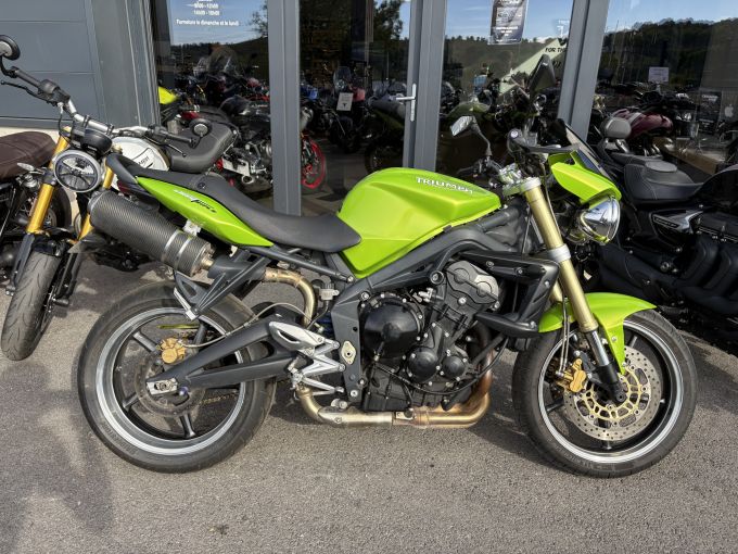 TRIUMPH STREET TRIPLE 675 4