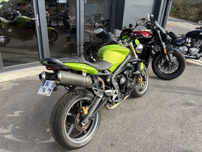 TRIUMPH STREET TRIPLE 675 4