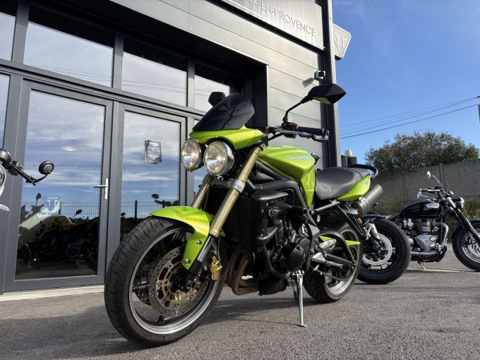 TRIUMPH STREET TRIPLE 675 4