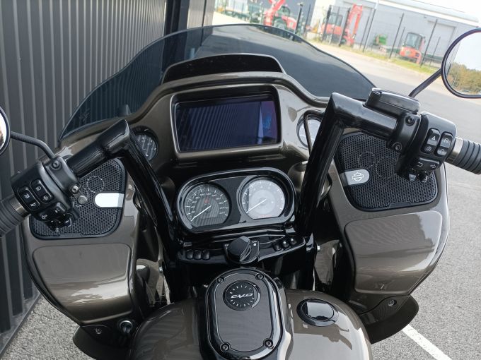 HARLEY-DAVIDSON TOURING ROAD GLIDE 1923 CVO 4