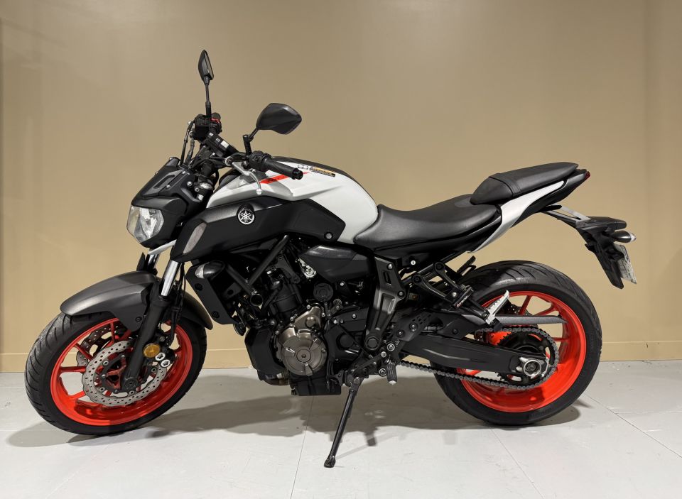 YAMAHA MT-07 (47.5CV) 4