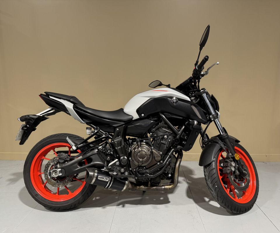 YAMAHA MT-07 (47.5CV) 4