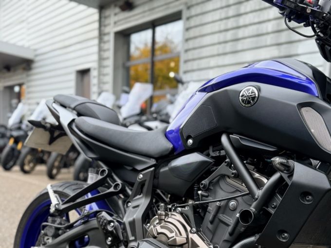 YAMAHA MT-07 4