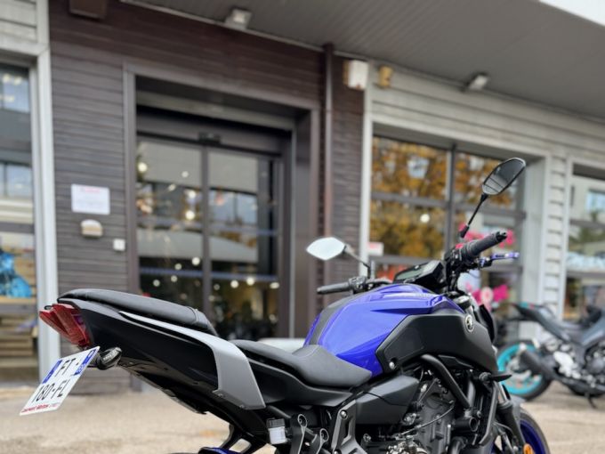 YAMAHA MT-07 4