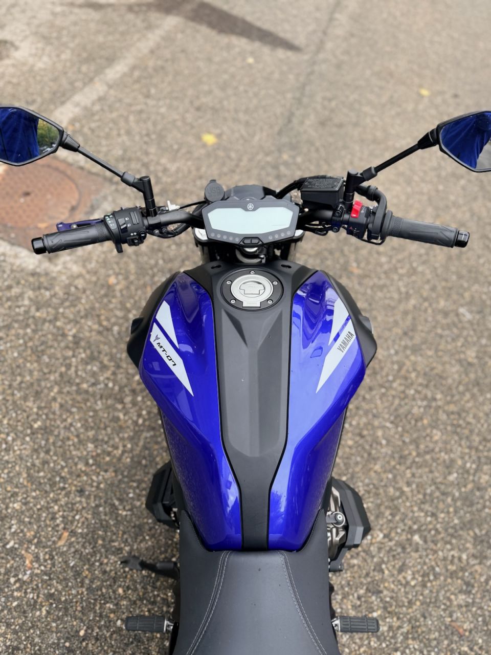 YAMAHA MT-07 4
