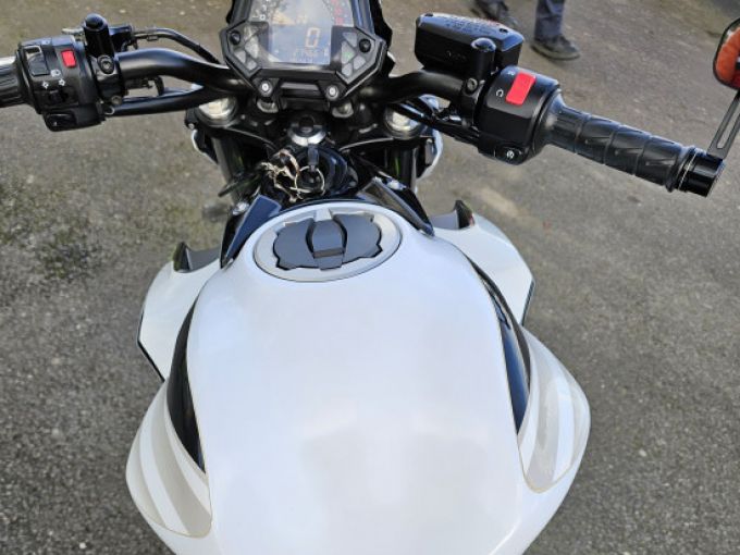 KAWASAKI Z650 ABS 4
