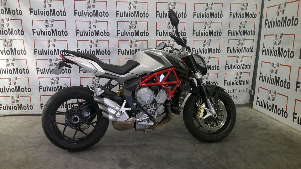 MV AGUSTA BRUTALE 800 4