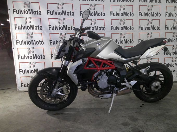 MV AGUSTA BRUTALE 800 4