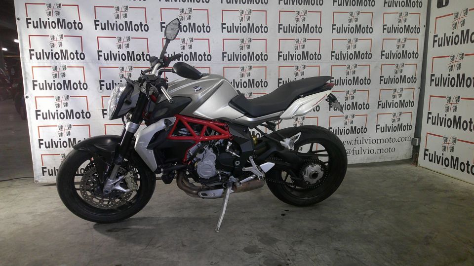 MV AGUSTA BRUTALE 800 4