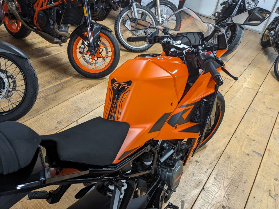 KTM RC 390 ABS 4