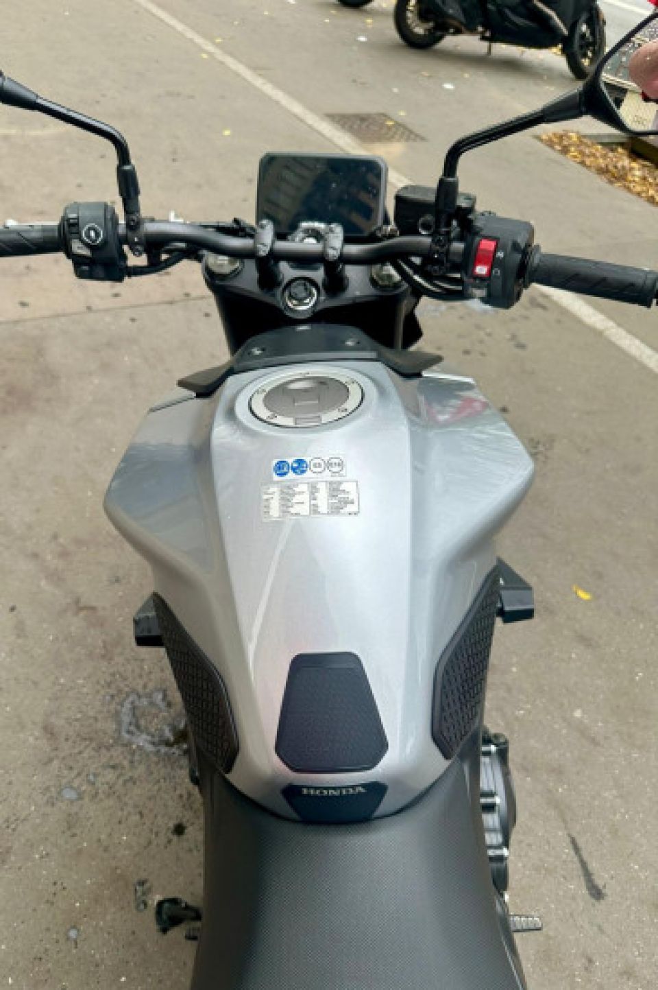 HONDA CB 750 HORNET 4