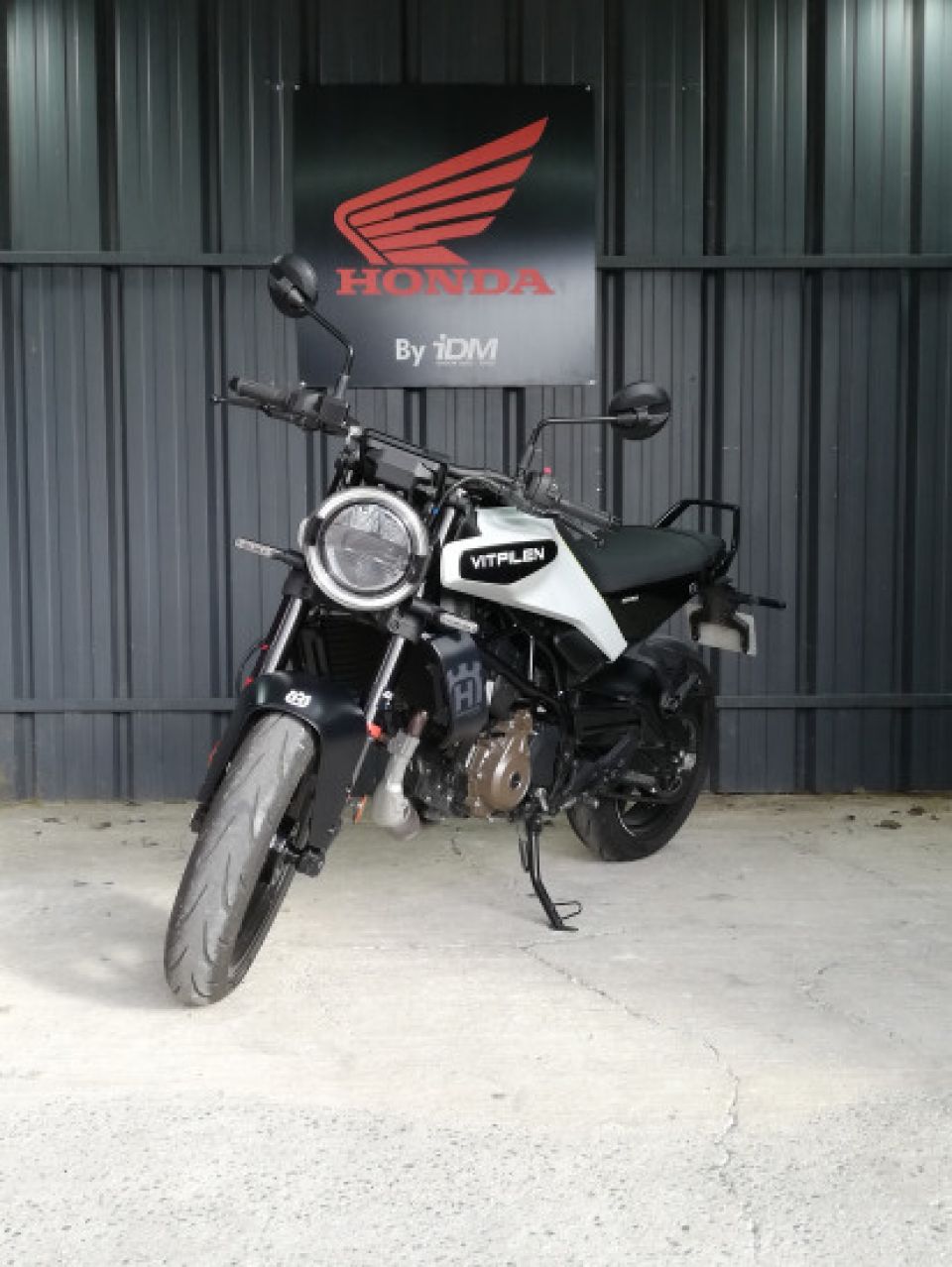 HUSQVARNA Vitpilen 125 4