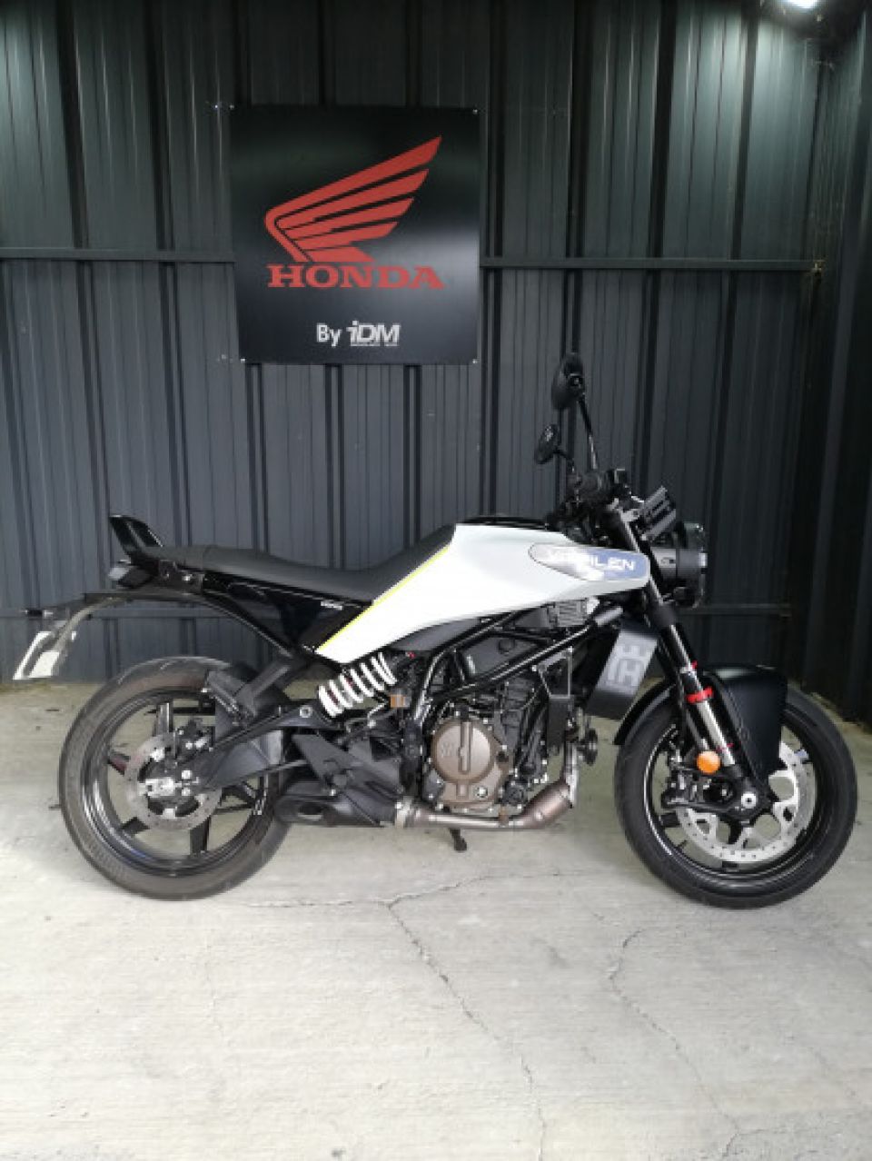 HUSQVARNA Vitpilen 125 4