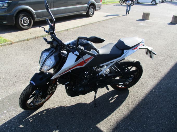 KTM 390 DUKE 4