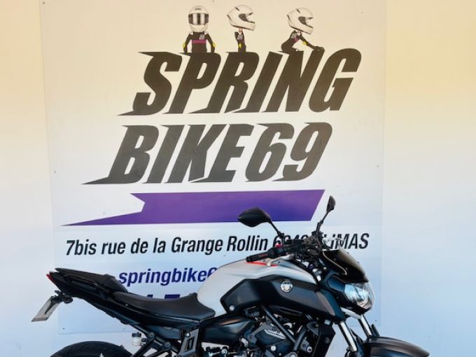 YAMAHA MT-07 (47.5CV) 4