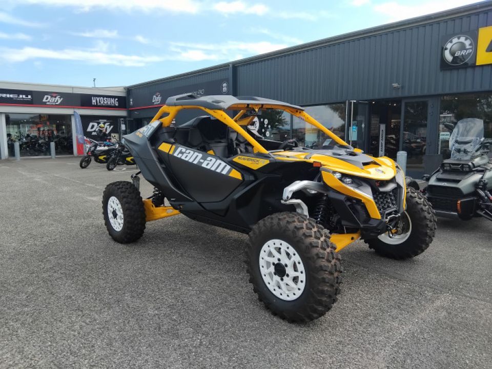 CAN-AM Maverick R 4