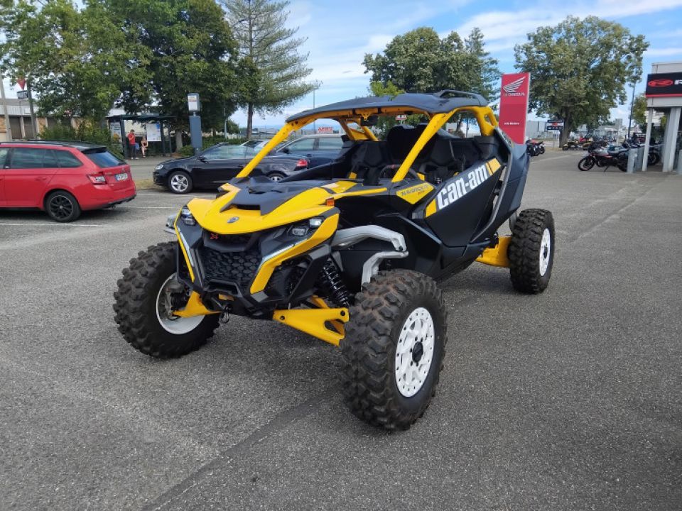 CAN-AM Maverick R 4