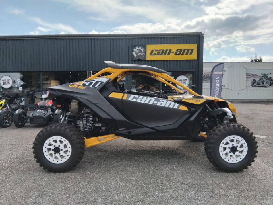 CAN-AM Maverick R 4