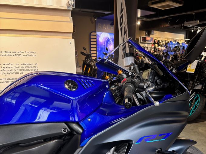 YAMAHA R7 4