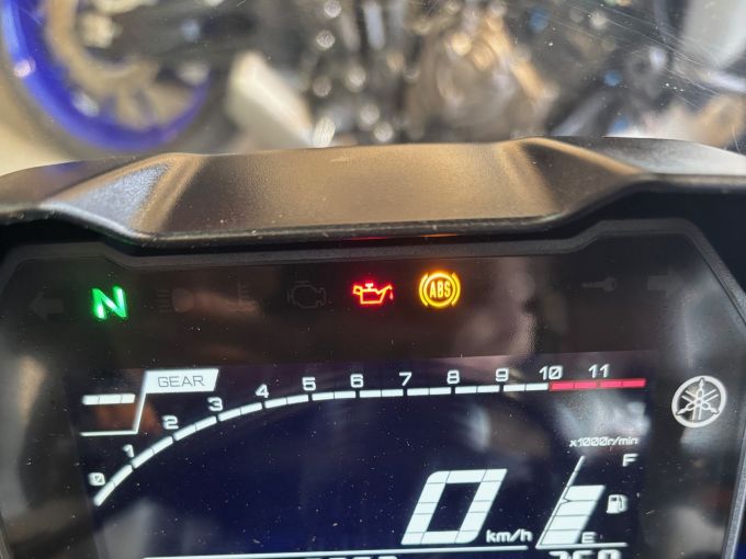 YAMAHA R7 4