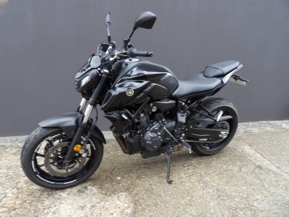 YAMAHA MT-07 (47.5CV) 4