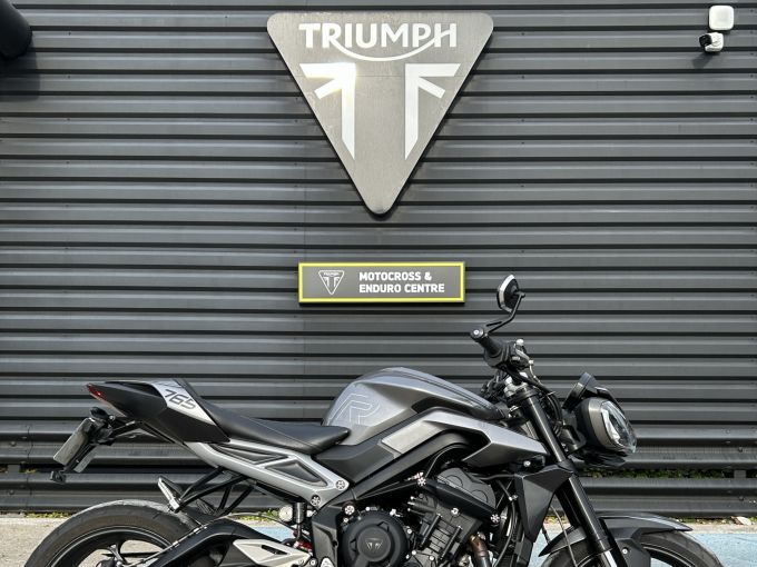 TRIUMPH STREET TRIPLE 765 R 4