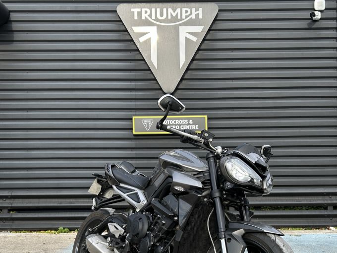 TRIUMPH STREET TRIPLE 765 R 4