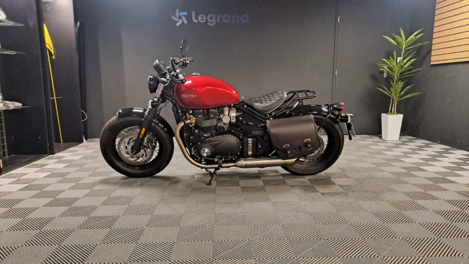 TRIUMPH Bonneville Bobber 1200 4