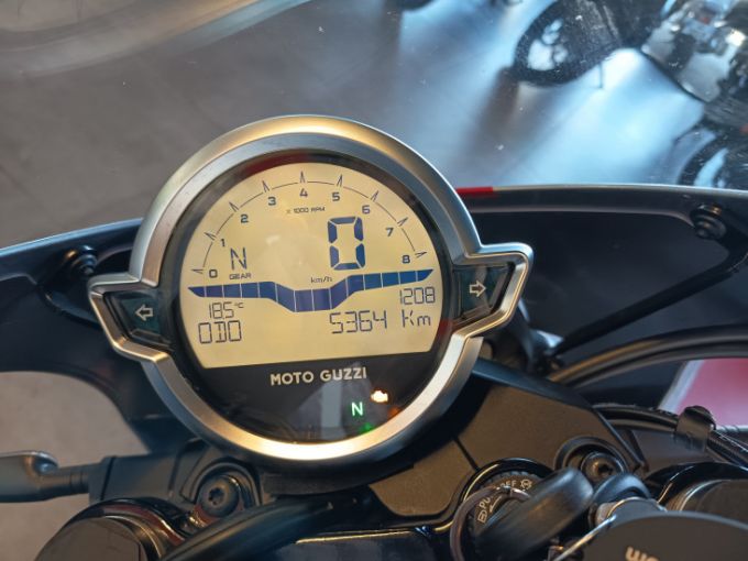 MOTO GUZZI V7 III STONE 4