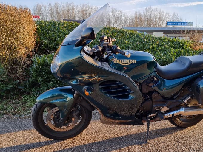 TRIUMPH Trophy 4