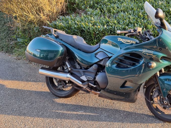 TRIUMPH Trophy 4