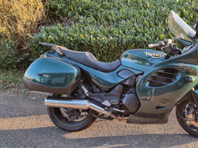 TRIUMPH Trophy 4