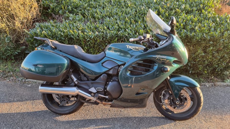 TRIUMPH Trophy 4