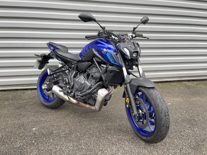 YAMAHA MT-07 4