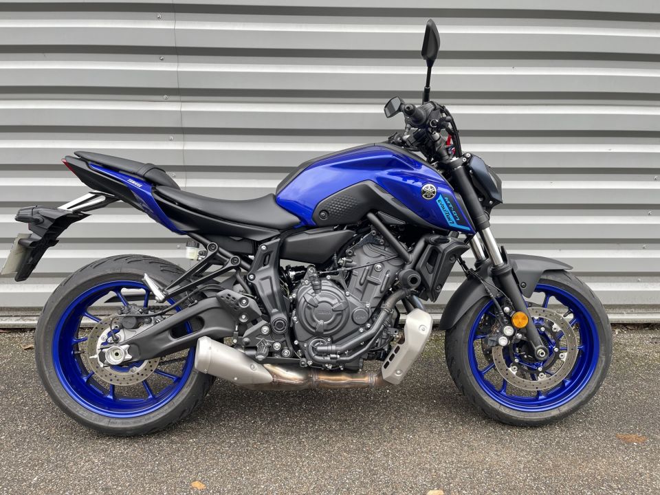 YAMAHA MT-07 4