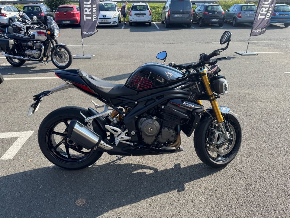 TRIUMPH SPEED TRIPLE 1200 RS 4